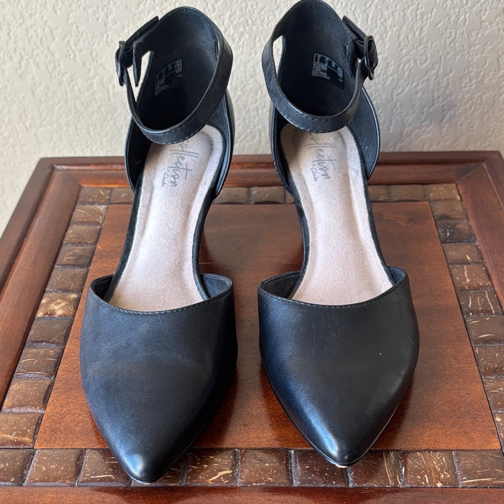 Clarks Linvale Edyth Black Pump with  Ankle Strap and Kitten Heels, size 7.5 - Picture 2 of 9